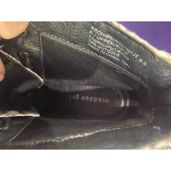 Madden Girl Archiee Black & White Snake Print Heel Combat Heel Bootie Size 6.5 - Picture 4 of 8